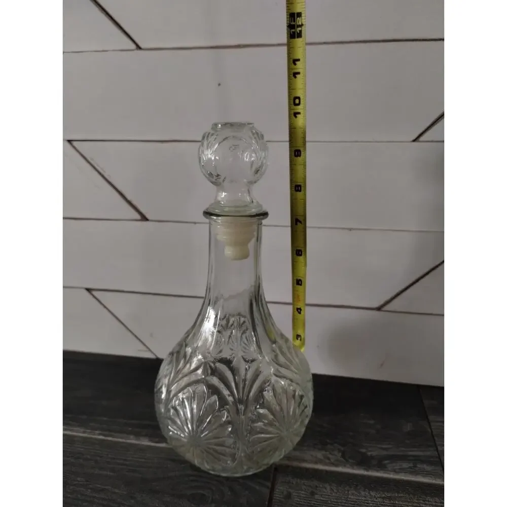 Clear Pressed Glass Decanter with Plastick Cork - Starburst